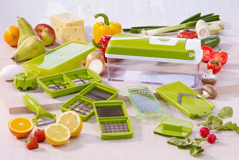 Vegetable chopper with fresh ingredients